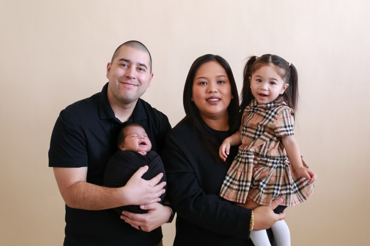 What Really Happens When Siblings Join Newborn Sessions (Spoiler: Snacks Are&nbsp;Involved)