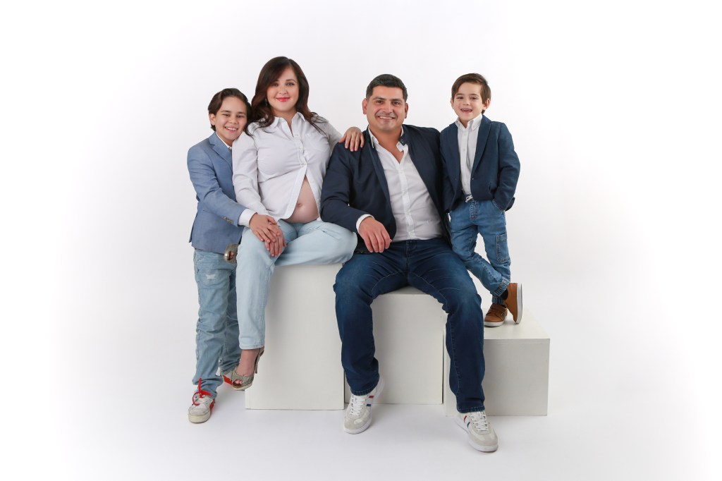 newborn big spring tx midland tx ODESSA tx studio photographer cake smash photographer award winning photographer Lubbock, tx Abilene, tx San Angelo, tx maternity