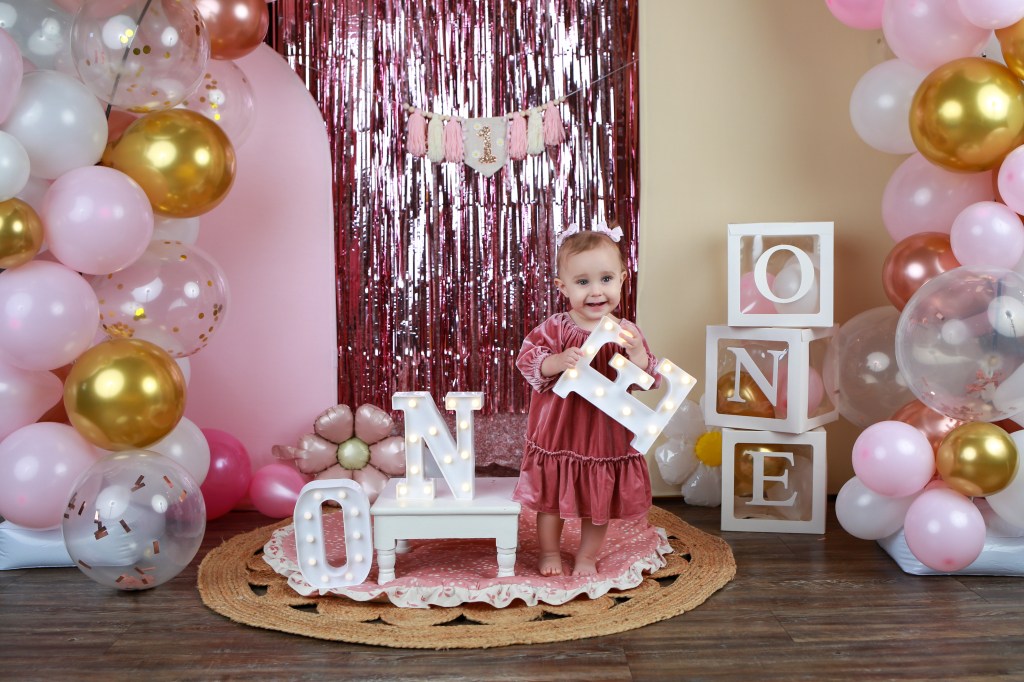 family big spring tx midland tx ODESSA tx studio photographer cake smash photographer award winning photographer Lubbock, tx Abilene, tx San Angelo, tx maternity baby