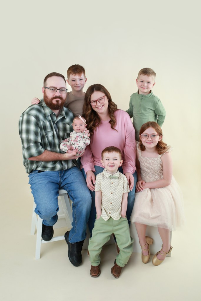 family big spring tx midland tx ODESSA tx studio photographer cake smash photographer award winning photographer Lubbock, tx Abilene, tx San Angelo, tx maternity baby