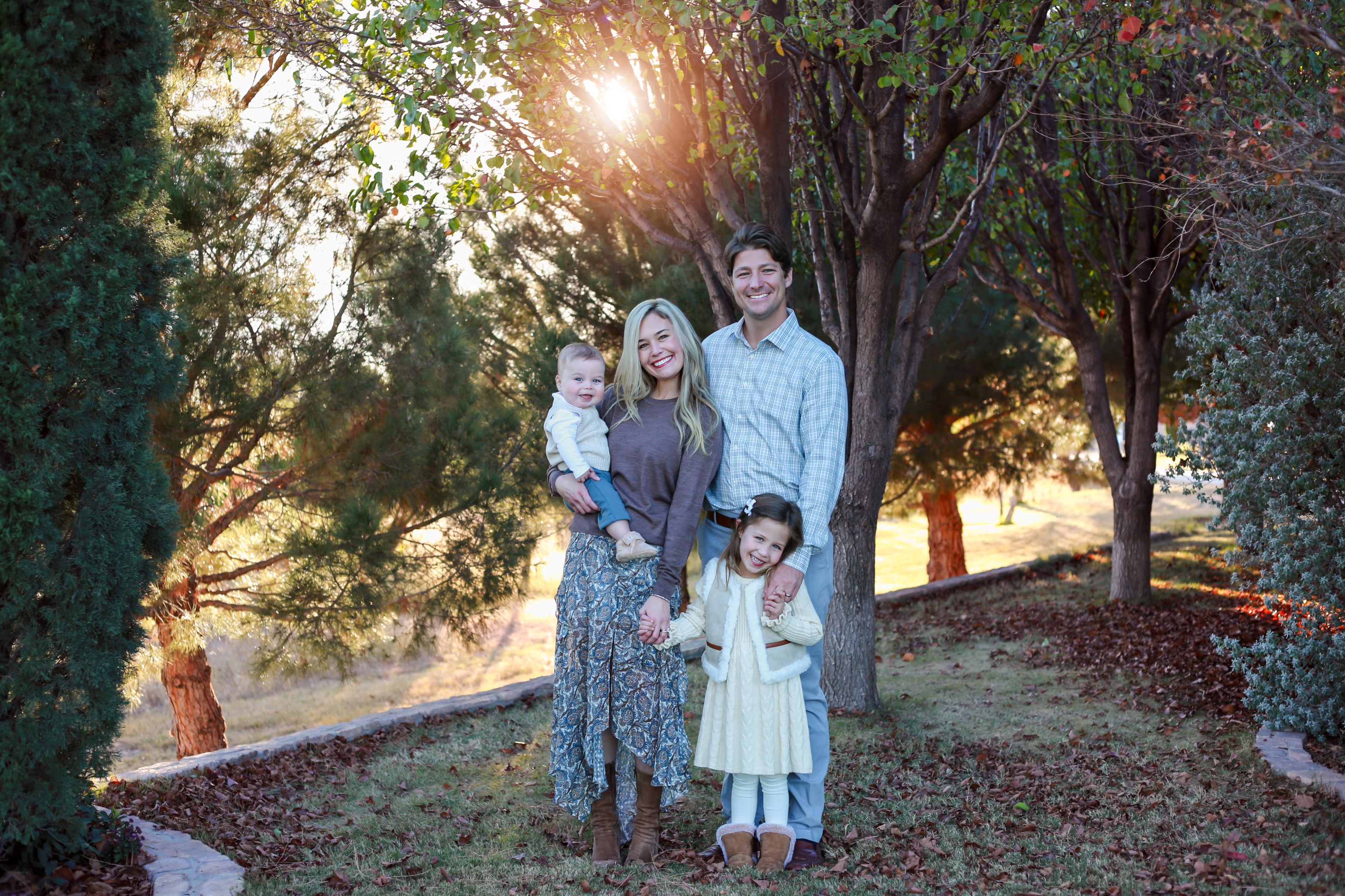 family big spring tx midland tx ODESSA tx studio photographer cake smash photographer award winning photographer Lubbock, tx Abilene, tx San Angelo, tx maternity baby