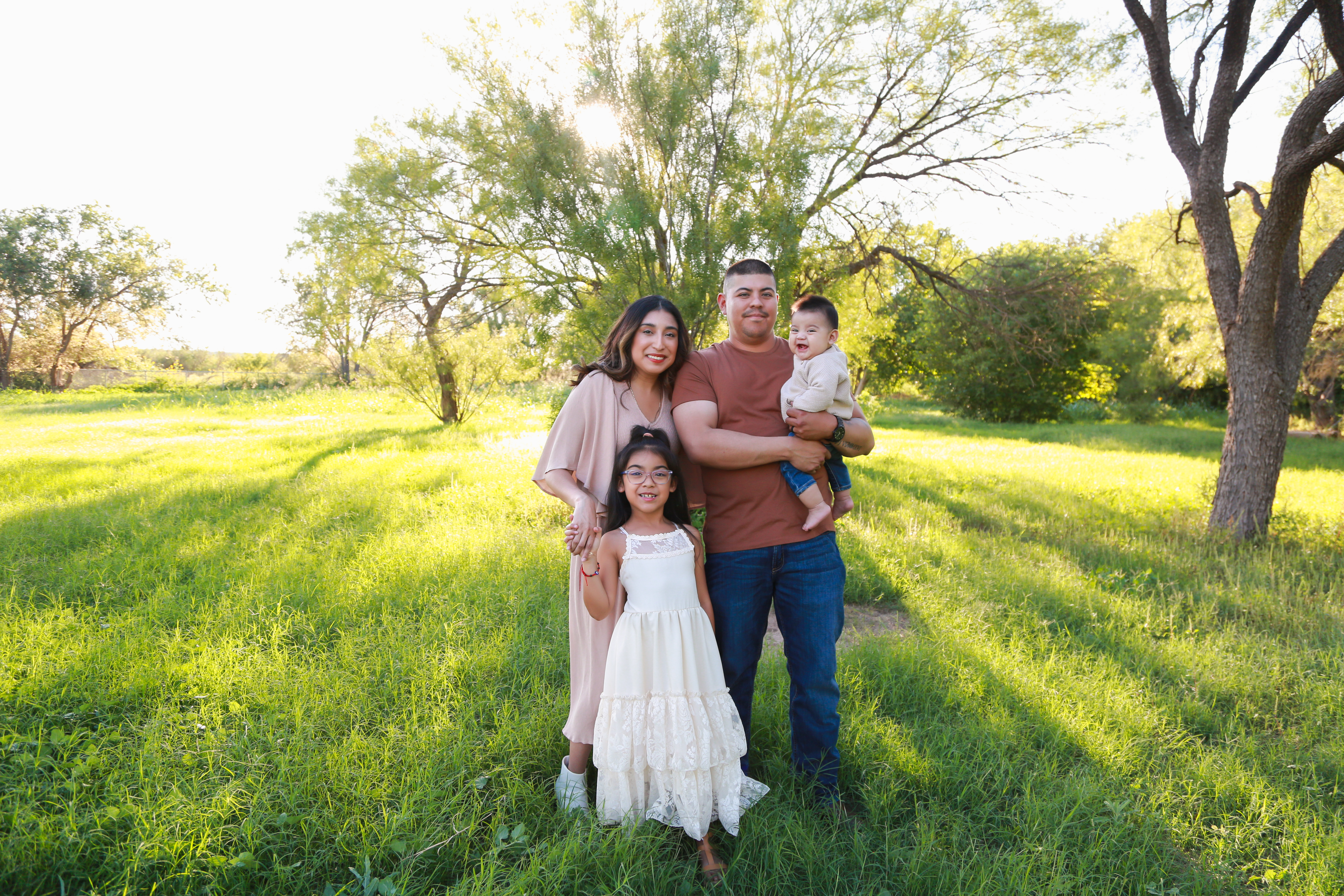 family big spring tx midland tx ODESSA tx studio photographer cake smash photographer award winning photographer Lubbock, tx Abilene, tx San Angelo, tx maternity baby