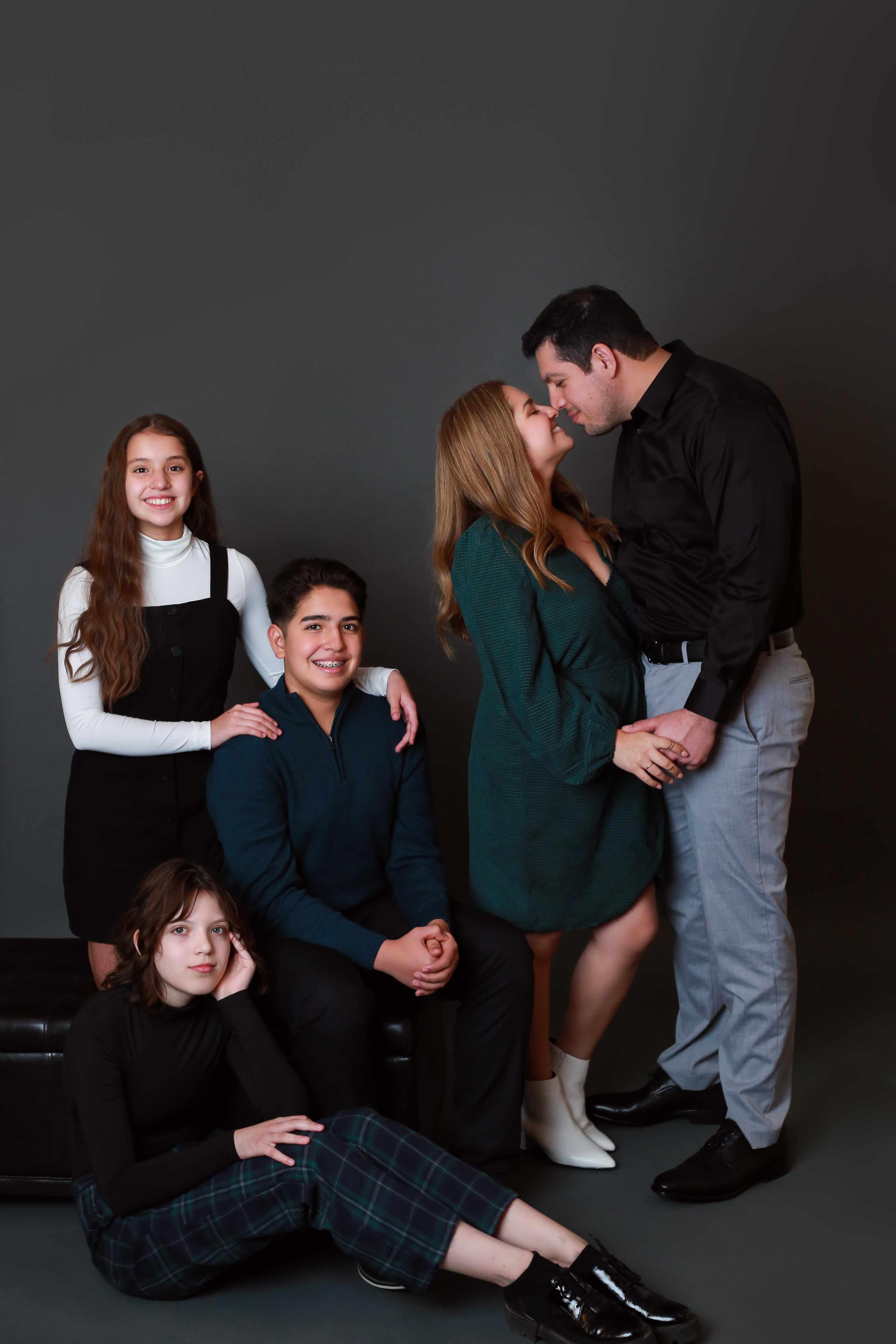 family big spring tx midland tx ODESSA tx studio photographer cake smash photographer award winning photographer Lubbock, tx Abilene, tx San Angelo, tx maternity baby